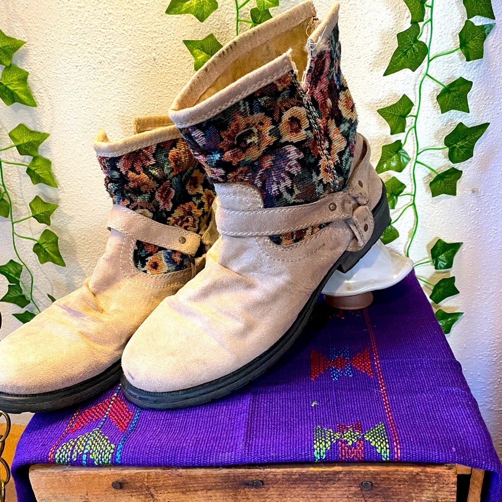 Roxy floral fabric boot